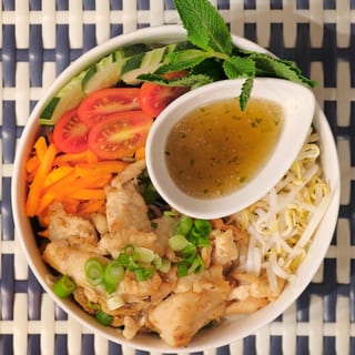 Bun: Grilled chicken breast