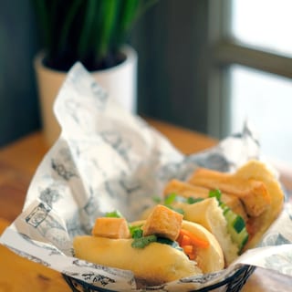 Banh Mi: seasoned tofu